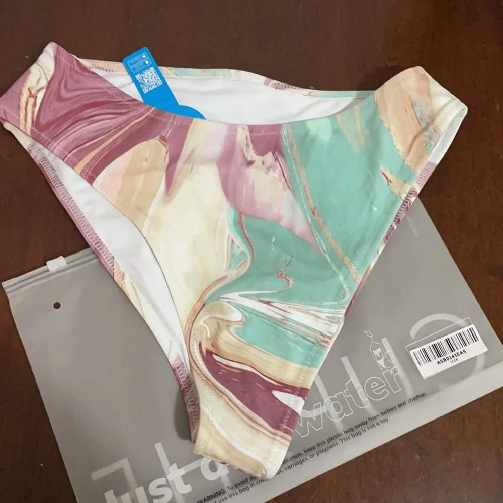 ๐ Cupshe Marble Bikini Bottom - Picture 4 of 17
